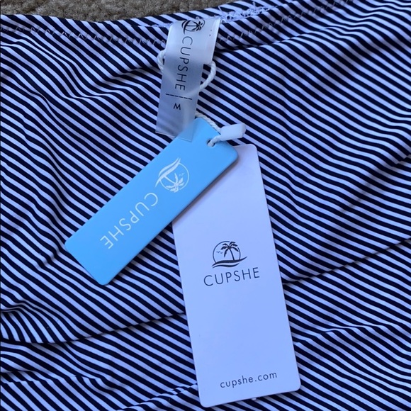 Cupshe high waisted bottoms size Medium - Picture 2 of 4